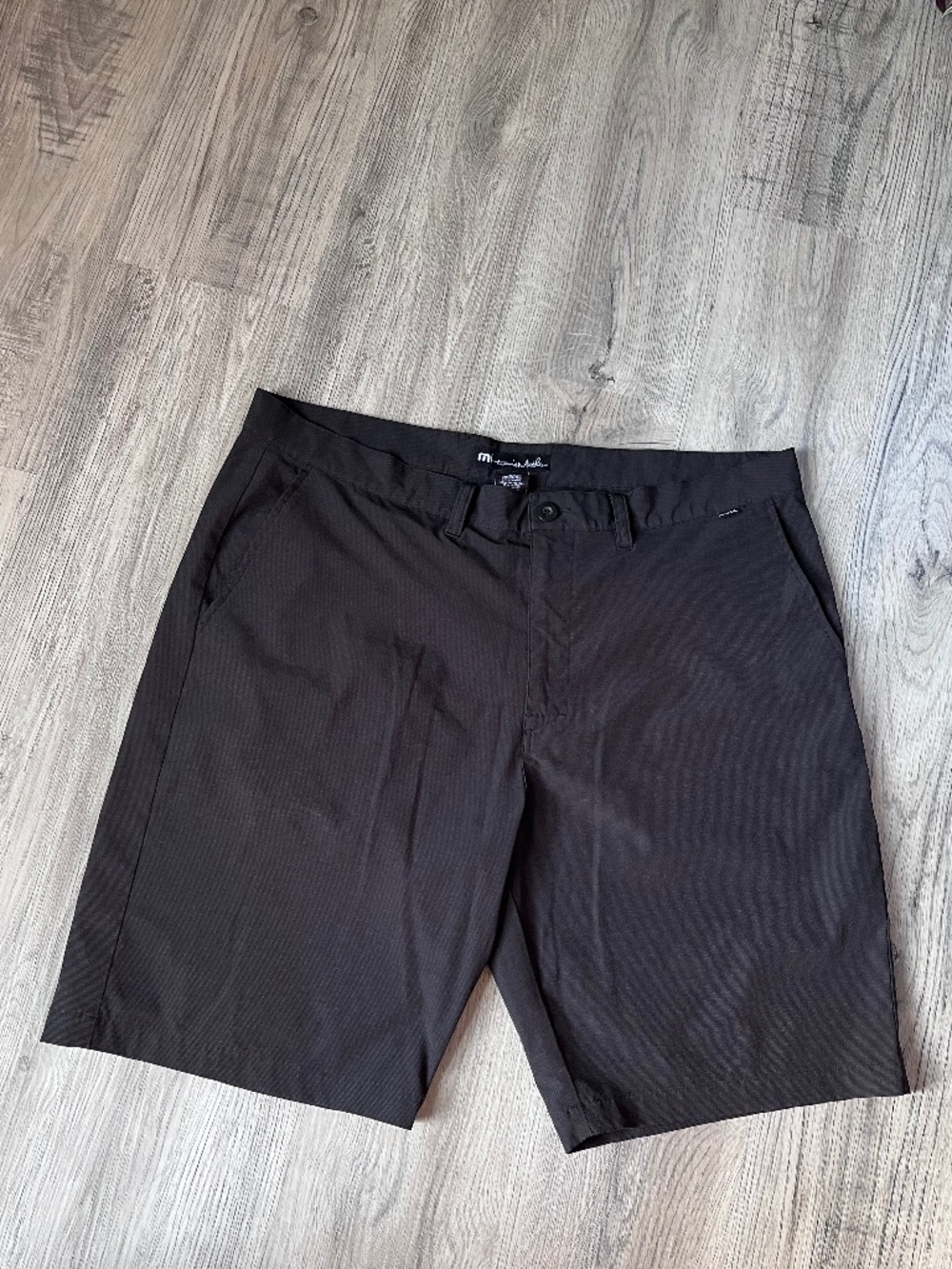 Travis Mathew Shorts Mens 40 Golf black Performance Stretch Outdoor Athleisure